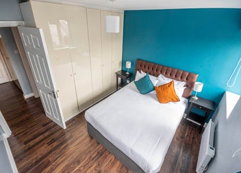 Double bedroom with white sheets