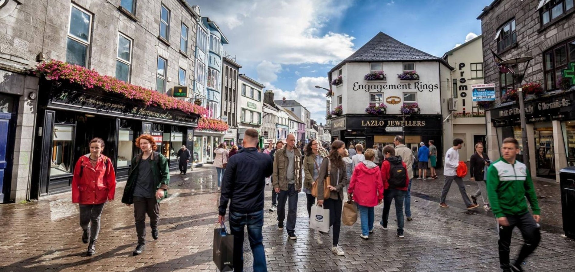 A street view of the shop exterior of Lazlo Jewellers