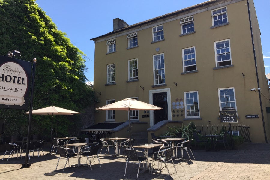 exterior of hotel with outdoor seating