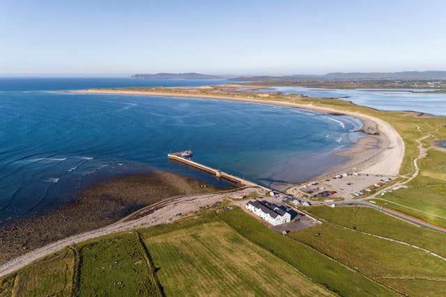 Cé Mhachaire Uí Rabhartaigh (Min Larach Harbour)