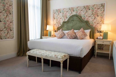 Double bedroom with white sheets 