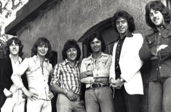 Black and white photo from 70s of 6 men in casual clothes.