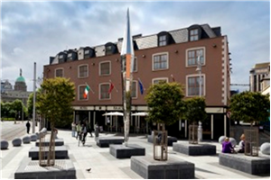 Hotel Isaacs-exterior