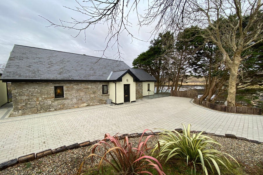 Front view of property