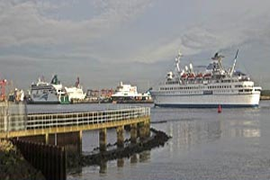 Image of dhip at port