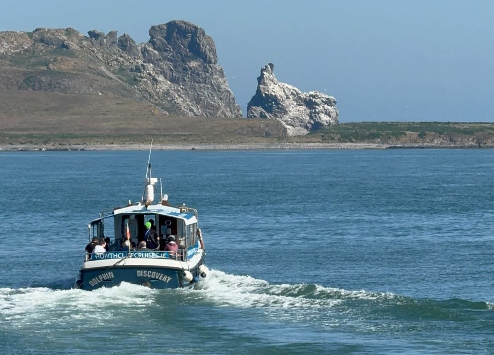 Howth Cliff Cruises boat on a Howth Cliffs and Irelands Eye tour