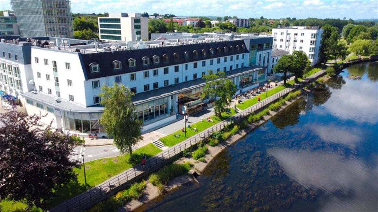 The Kingsley beside River Lee in Cork
