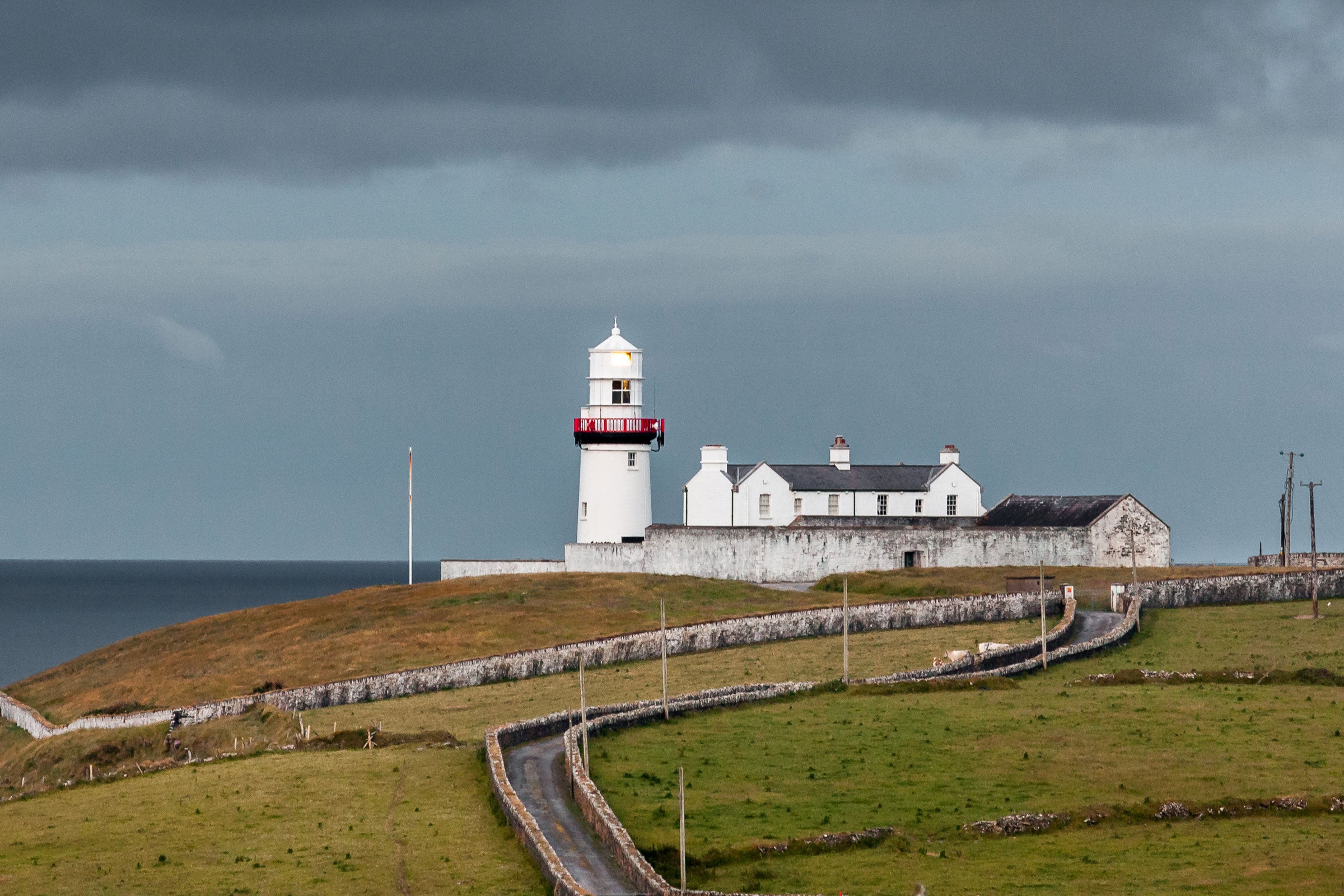 Image of lighthouse and lighthouse keeper's cottages at Galley Head, County Cork