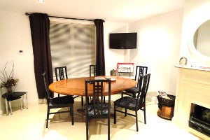 Silver Crescent House & Apartments