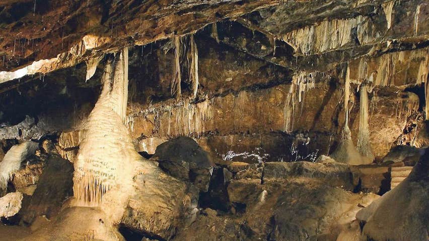 Cave — Cloghardeen (neddans Par.)