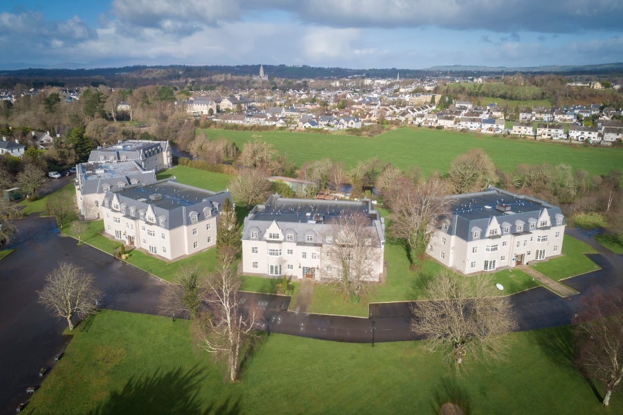 Stay with The Gleneagle River Apartments