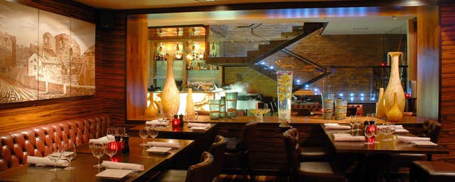 Hamptons Bar & Grill