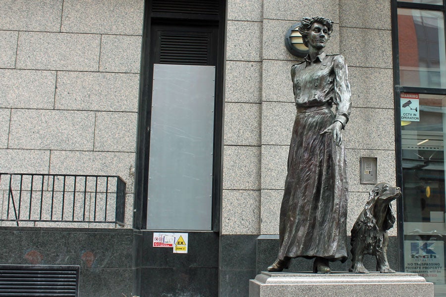 Statue of Countess Markievicz and her dog Poppet