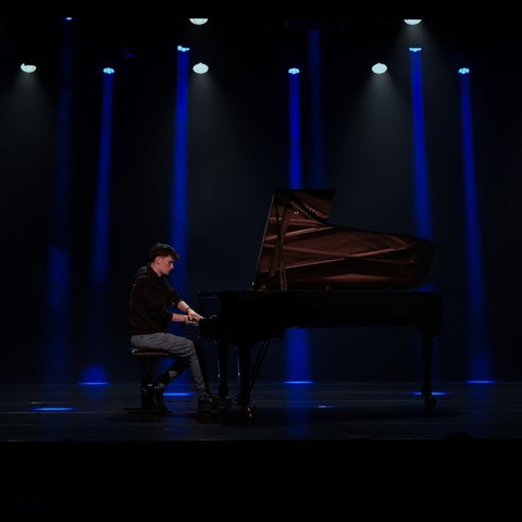 Live in concert in his hometown Genk