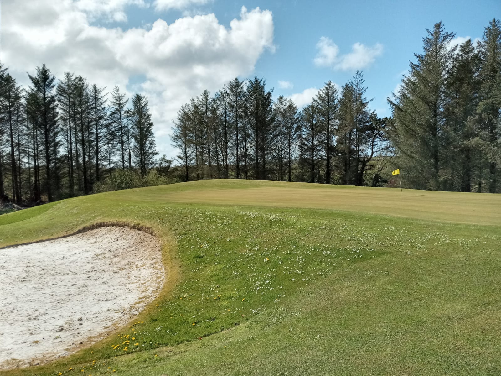 A view of the eighteenth hole at Kilrush Golf Club