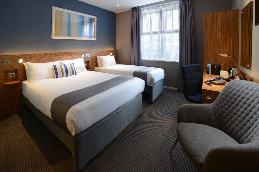 Travelodge Galway Central Super Room Family