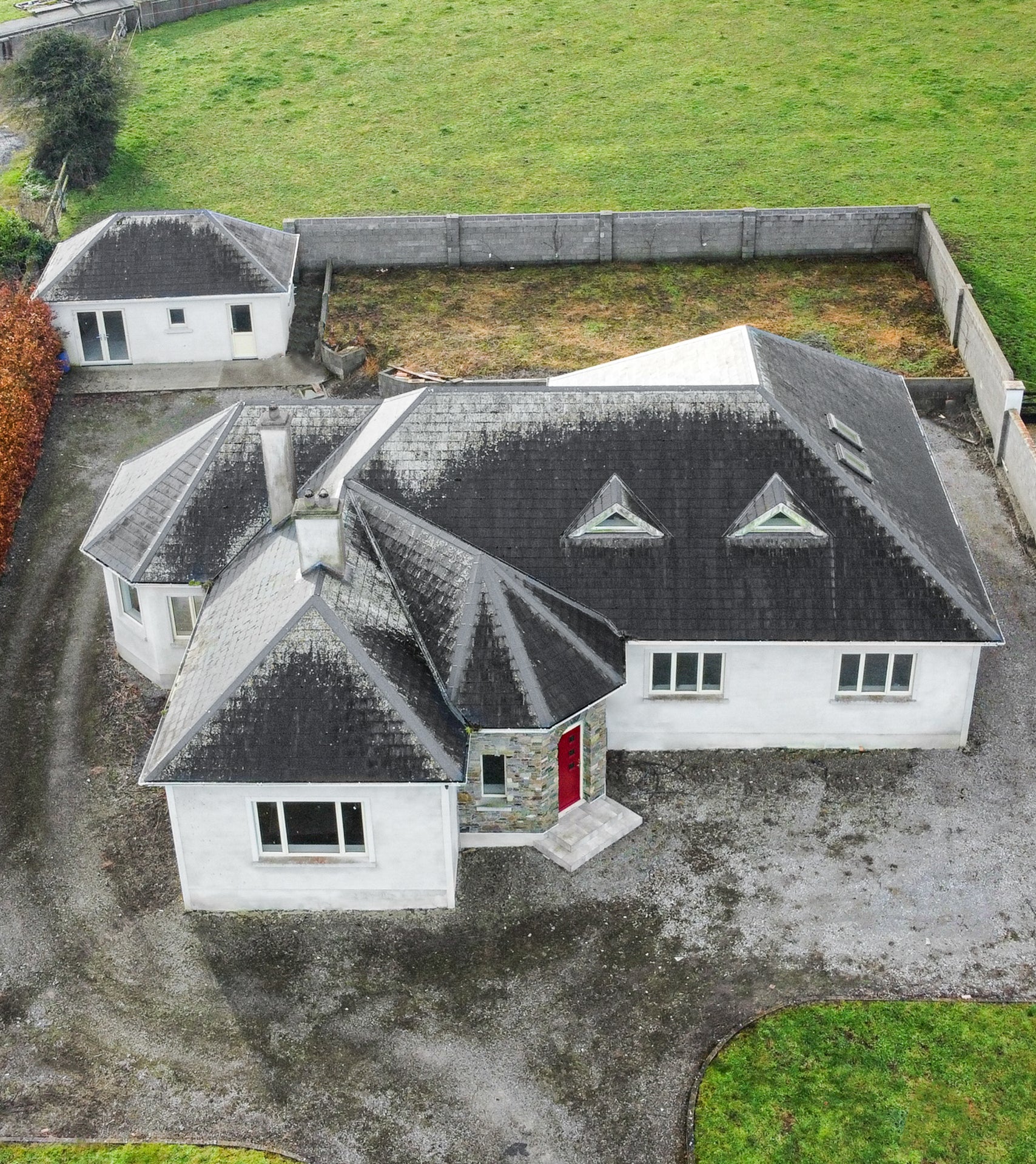 View of house and surroundings