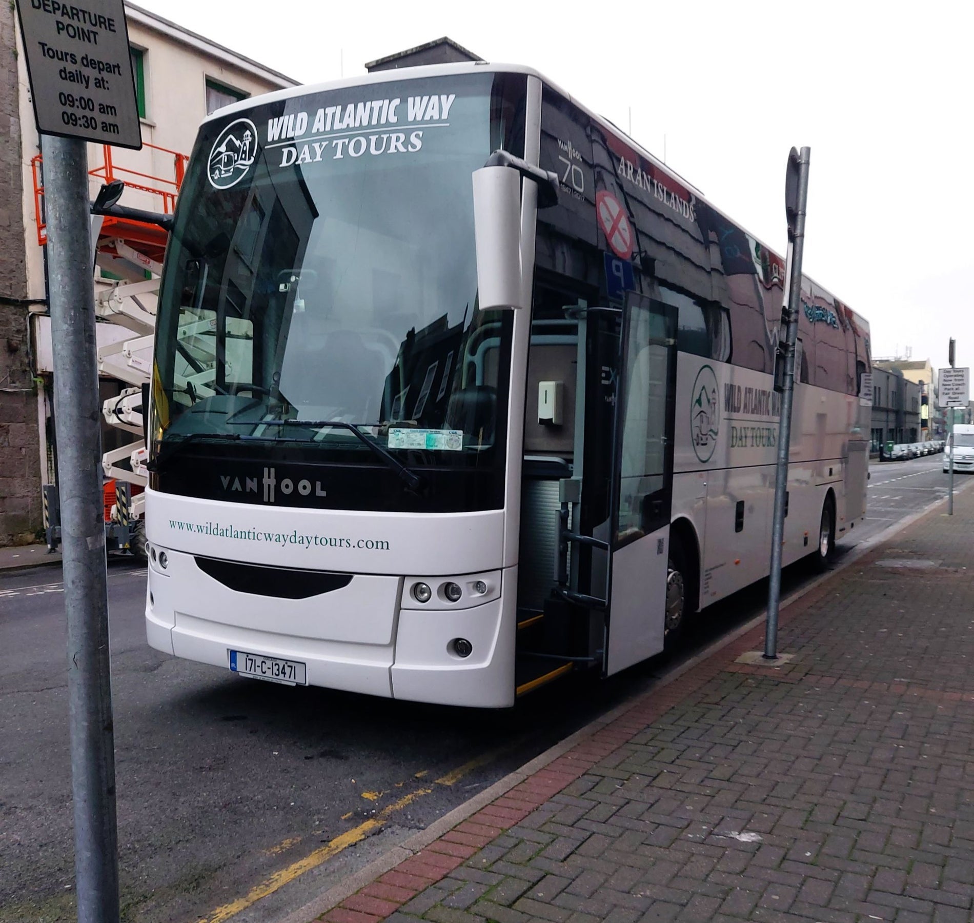 A Wild Atlantic Way tour bus