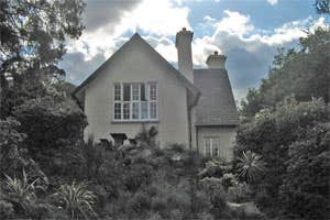 Dinis Cottage