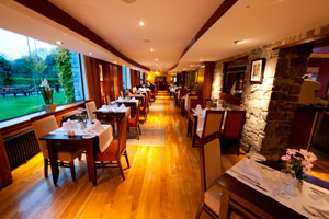 River Bank Restaurant - Court Yard Hotel