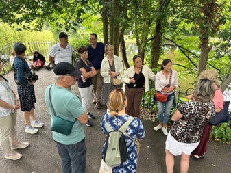 Tour Guide speaking to tour group in St Stephen's Green