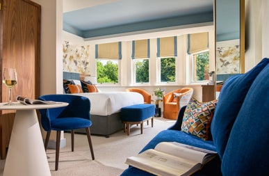 Double bedroom with seating area 