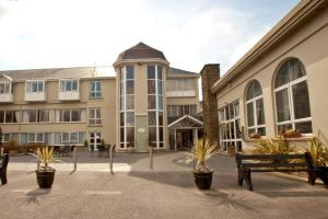 Earl of Desmond Hotel, Bar & Restaurant