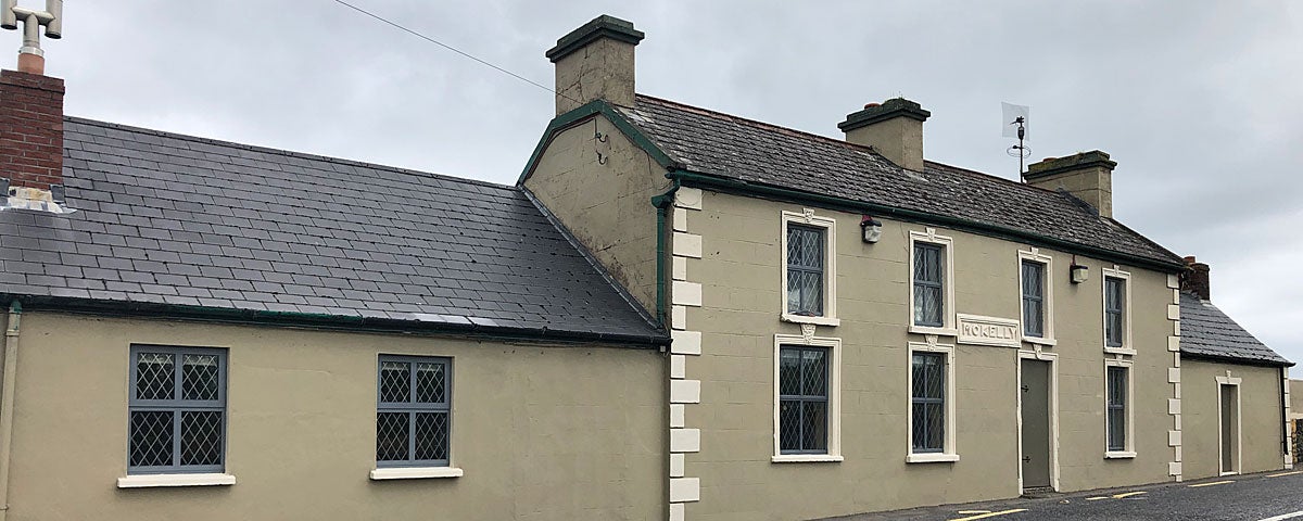 Quinn's De Bucket Bar & Restaurant exterior