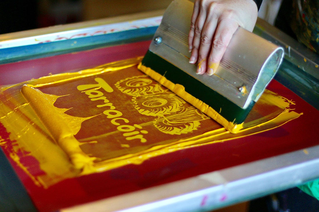 Screenprint your own t-shirt or bag