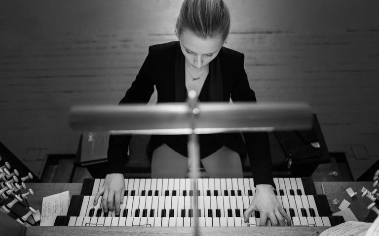 ANNA LAPWOOD Produced by Singular Artists