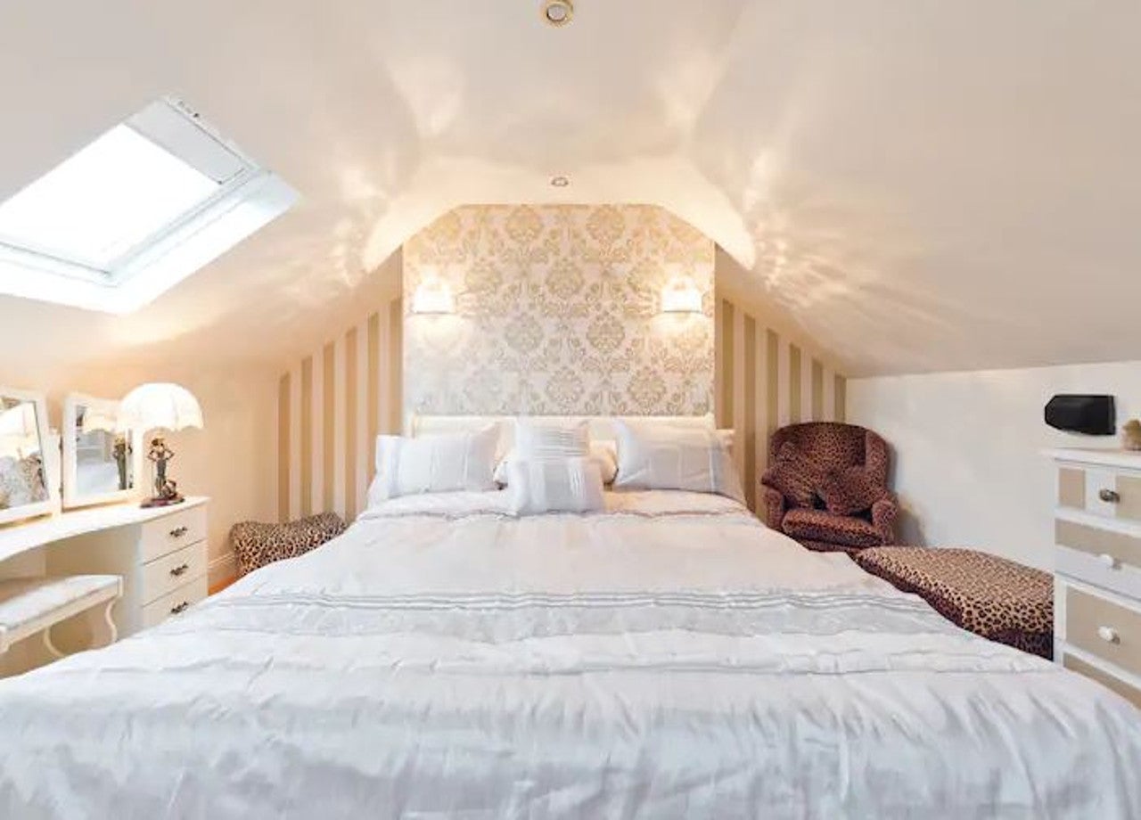 Double bedroom with white sheets