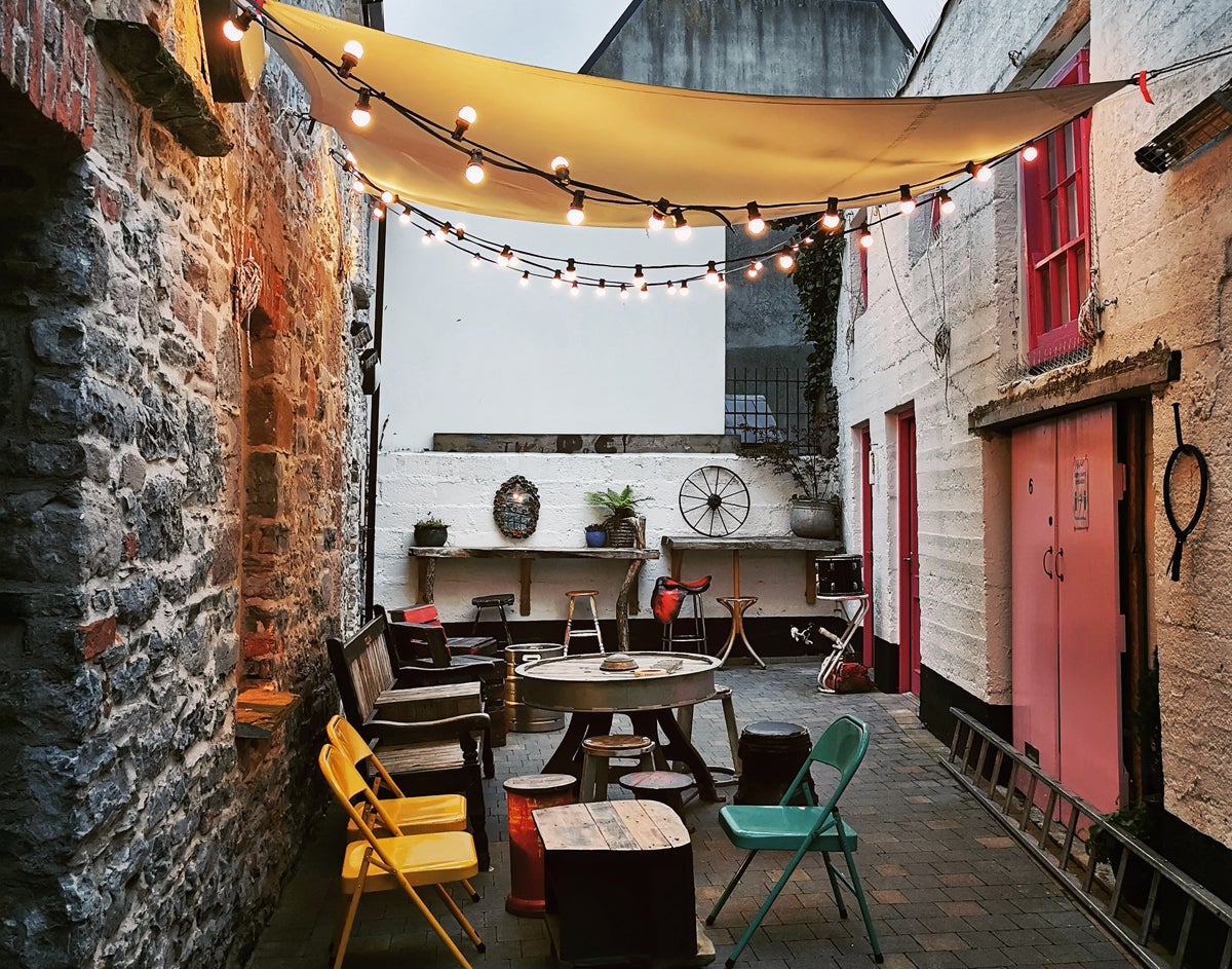 Outdoor area at Maddens Coffee