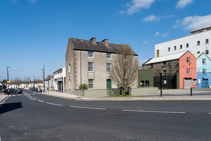 Front view of property