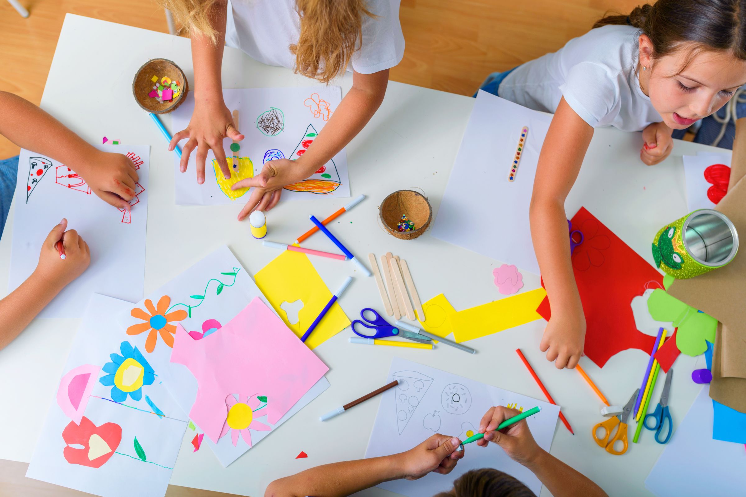 Scealaíocht & Cearadíocht – Stories & Crafts