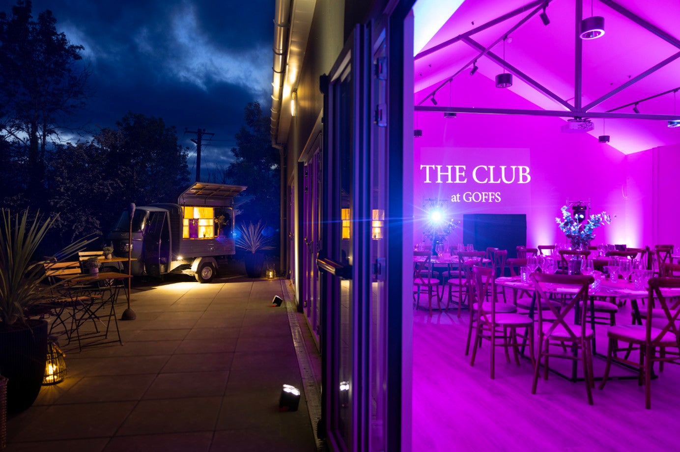 Entrance view to the conference hall