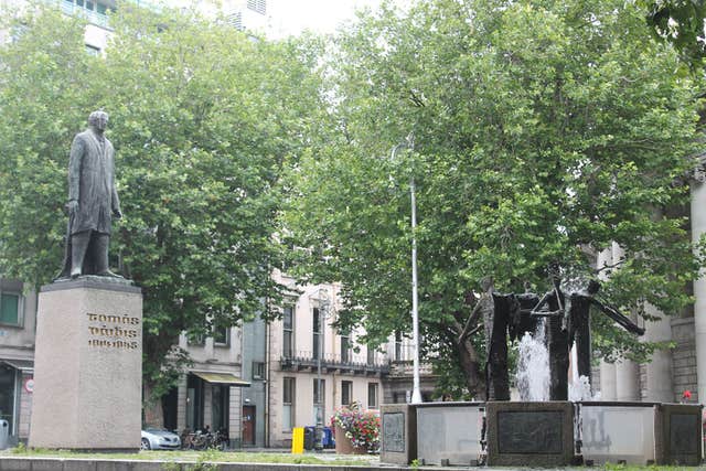 Thomas Davis Statue and Memorial Fountain