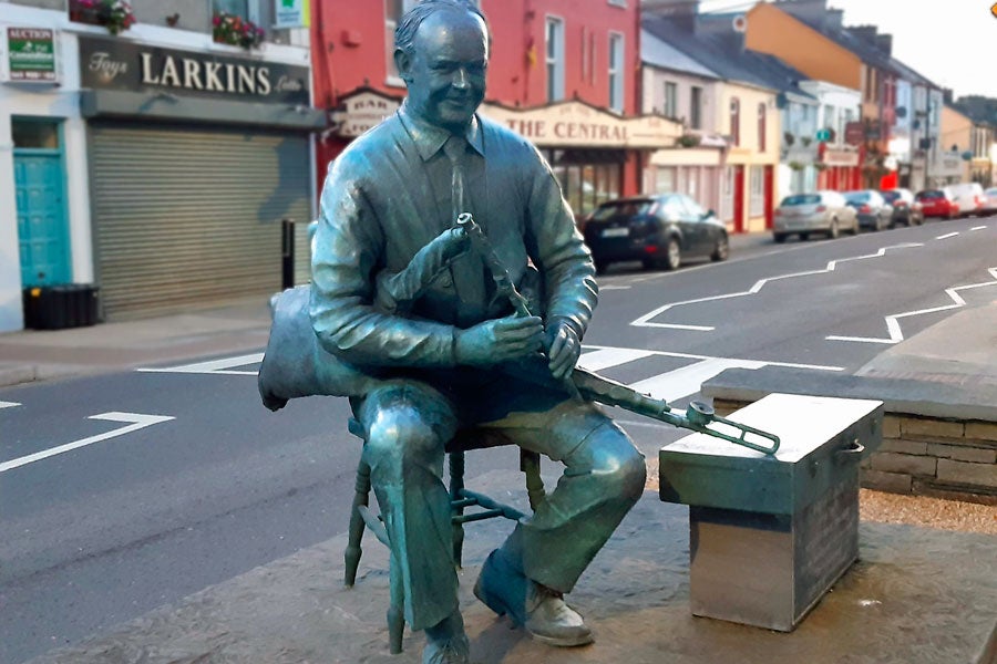 A statue of Willie Clancy playing the uilleann pipes