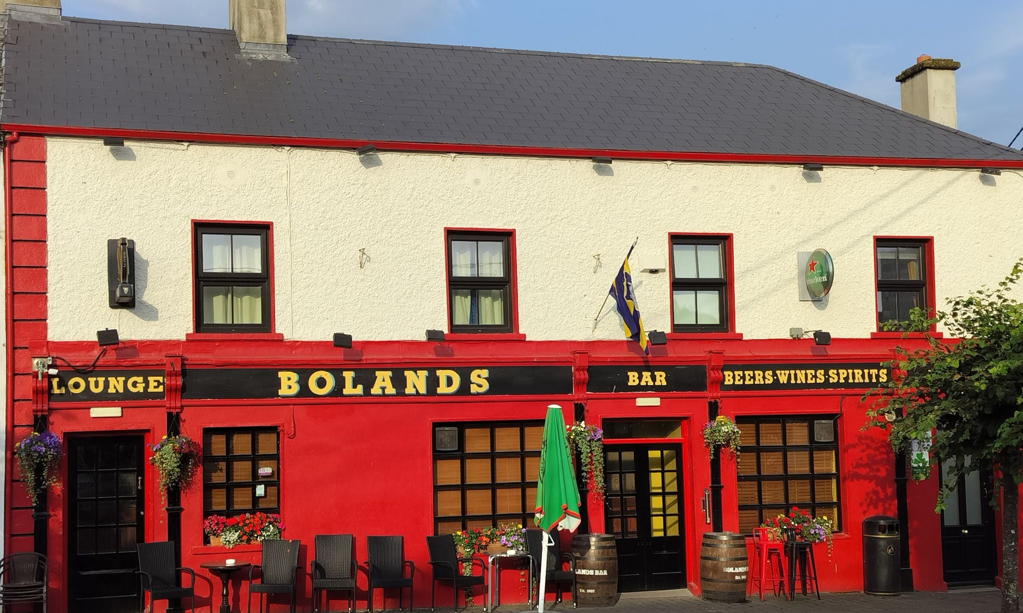 Front view of property