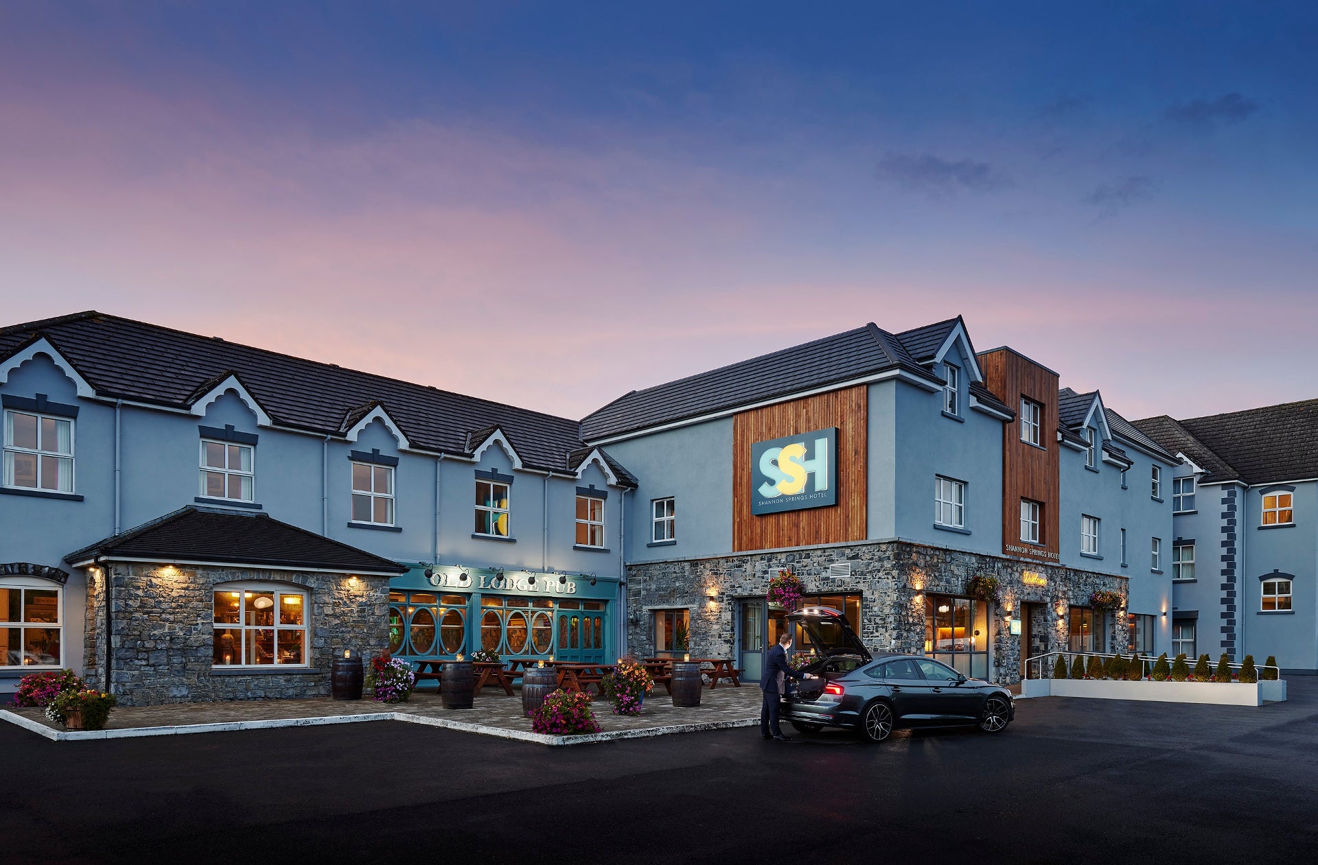 Exterior image of the hotel.