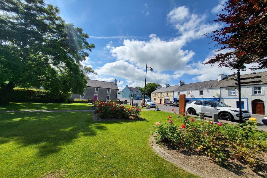 Front view of property