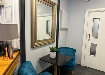 Seating area with table and chairs 