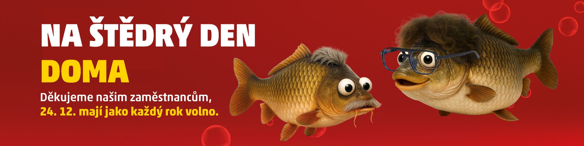 Úvodní banner s červeným pozadím a textem "NA ŠTĚDRÝ DEN DOMA. Děkujeme našim zaměstnancům, 24. 12. mají jako každý rok volno". Vpravo dva animovaní kapři stylizovaní do podoby známých českých komiků – jeden s brýlemi a kudrnatými vlasy, druhý se šedými vlasy a knírkem.