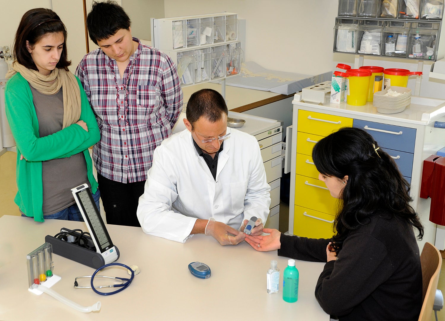 Simulazione di misurazione della glicemia durante una lezione