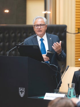Eros Magnago, Generalsekretär des Landes Südtirol, hat die Autonomie-reform gemeinsam mit dem Direktor des Landesamtes für Gesetzgebung Gabriele Vitella und den Vertretern der Autonomen Provinz Trient und der Region ausgearbeitet. (Foto: Tiberio Sorvillo)
