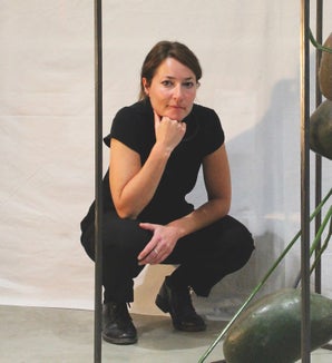 L’artista Christine Runggaldier, di Selva di Val Gardena, che ha vinto il premio “Ert x Mirit&nbsp;ladin” con il suo progetto “Deventé” che è un’opera ancora in fase di realizzazione. (Foto: Christine Runggaldier)