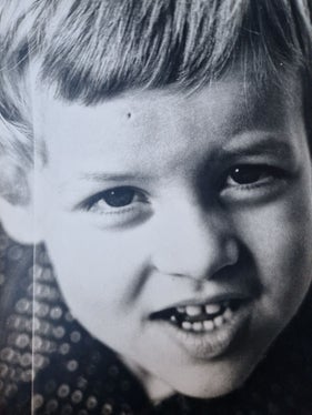 Un giovanissimo (5 anni) Christian Bianchi in una foto in bianco e nero del 1975 (Foto. USP)