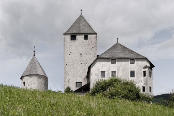 Il Castello di San Martino in Badia ospita il Museum Ladin Ciastel de Tor che in 640 metri quadrati di esposizione distribuiti tra 26 sale approfondisce la cultura di 32.000 ladini. (Foto: Gustav Willeit)