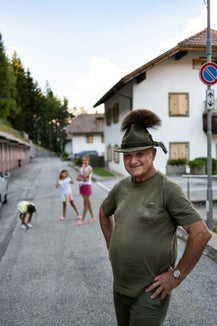 Mario, ladino bellunese sposato con un’altoatesina, si è inserito benissimo nel contesto altoatesino. E anche la sua casa Ipes, a Brunico. (Foto: Ivo Corrà)