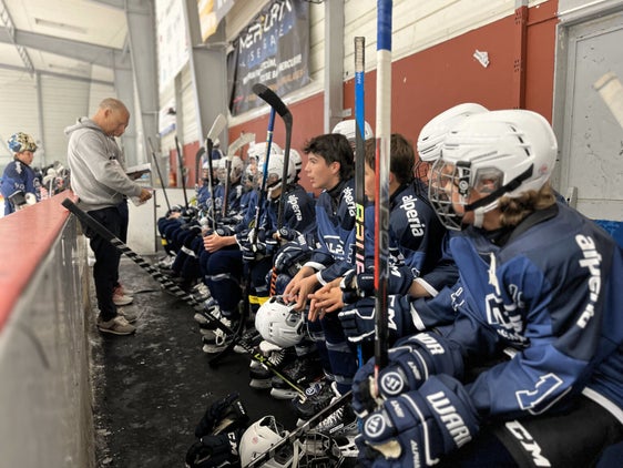 I giovani giocatori vengono selezionati dopo un’attenta valutazione. (Foto: Alps Ice Academy)
