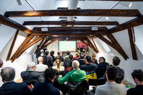 La presentazione delle squadre partecipanti alla quarantasettesima del Tour of the Alps è andata in scena alla Casa della Pesa, sede bolzanina dell'Euregio (Foto: Giacomo Podetti)